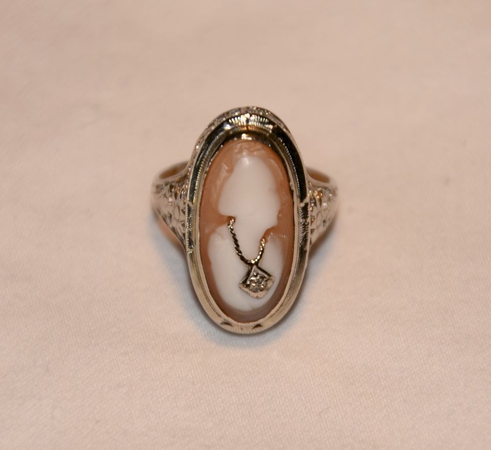 Vintage 14K White Gold Filigree Cameo Ring with Diamond