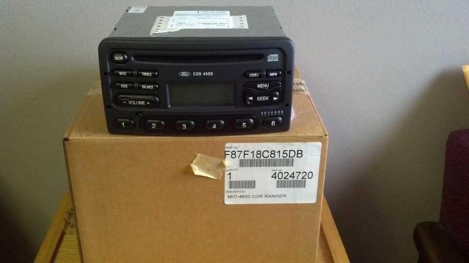   F87F 18C815 DB FORD FACTORY AM FM CD PLAYER   RANGER EXPLORER/MUSTANG