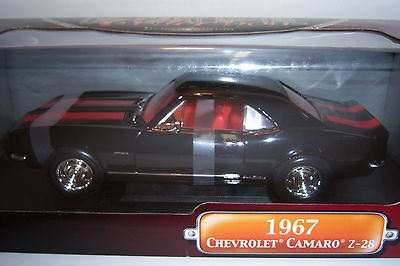 1967 Chevrolet Camaro Z 28 Die Cast Car 118 scale Road Signature 