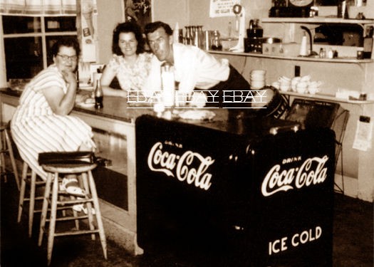 FANTASTIC PHOTO   COKE  COCA COLA MACHINE SODA FOUNTAIN