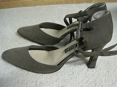 Colin Stuart Taupe Suede Heels in Size 8 Medium