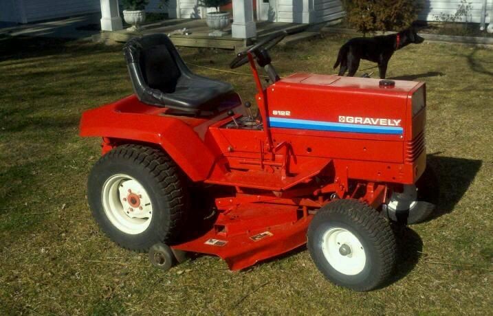 GRAVELY 8122 4 WHEEL RIDE ON TRACTOR WITH MOWER