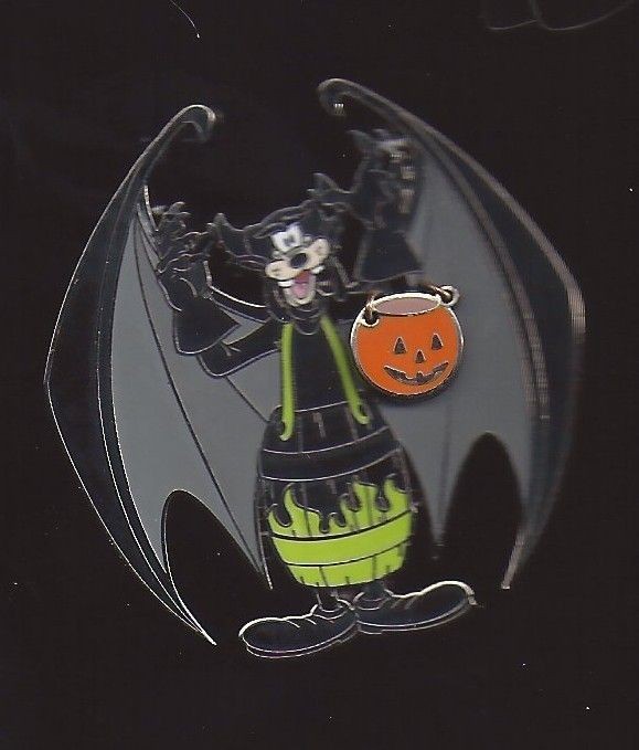 DISNEY DLR GOOFY AS CHERNABOG VILLAIN HALLOWEEN COSTUME PIN