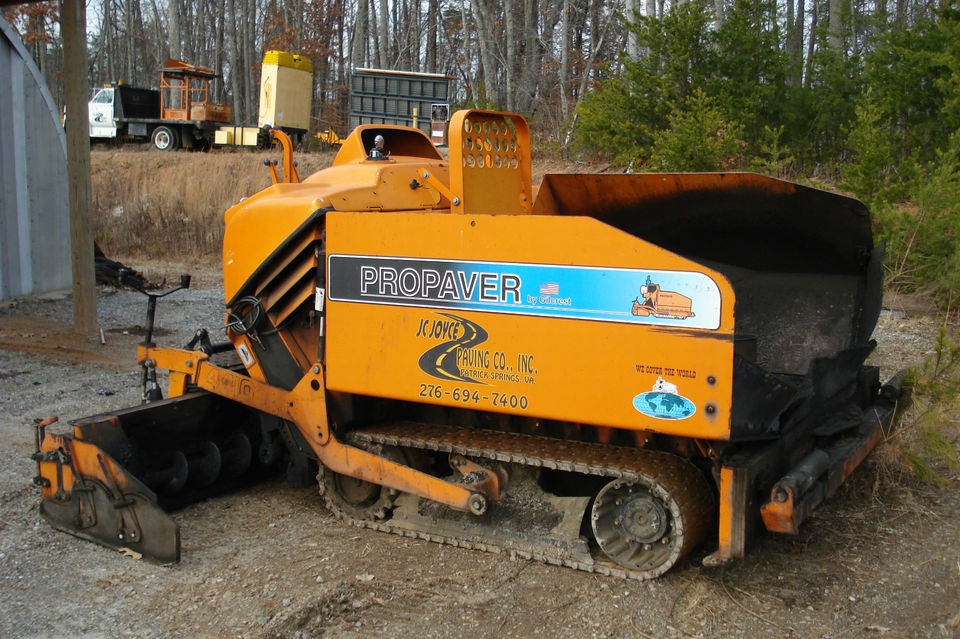 2004 Gilcrest 4410 ProPaver Track Asphalt Paver   800 HRs