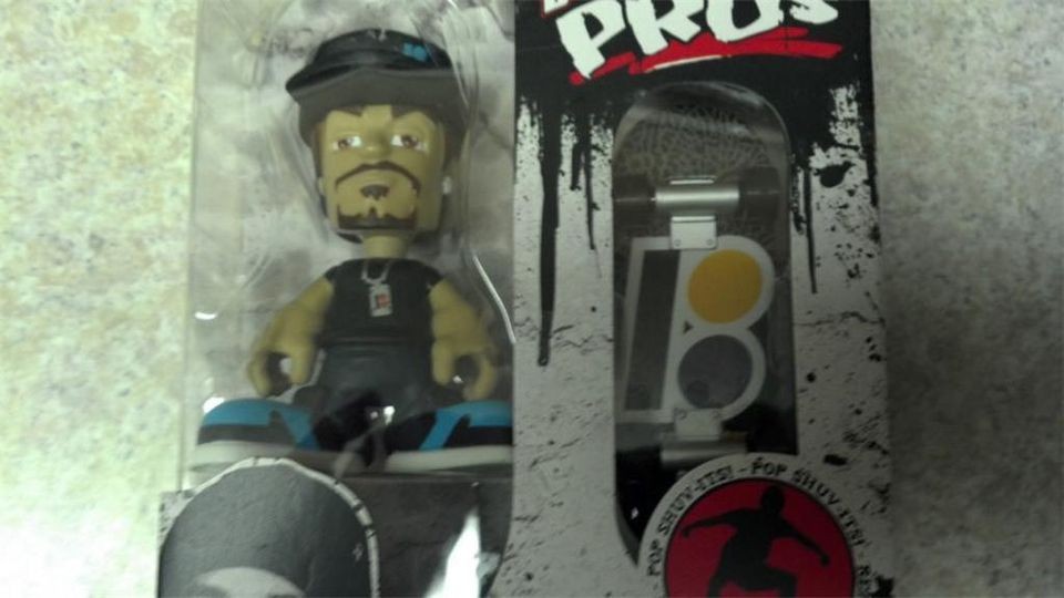   Deck Pros Paul Rodriguez PRod Plan B First Release Figure & Skateboard