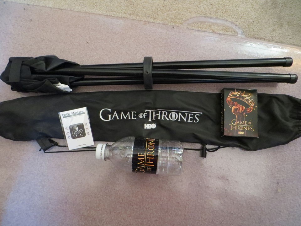 GAMES OF THRONES Folding Chair   bottle  Cards Swag Comic Con 2012 