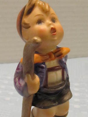 Goebel HUMMEL FIGURINE LITTLE HIKER #16 2/0 TMK 2 Full Bee