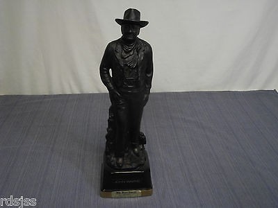 JOHN WAYNE STATUE DECANTER MIKE WAYNE DISTILLERY VINTAGE 1982