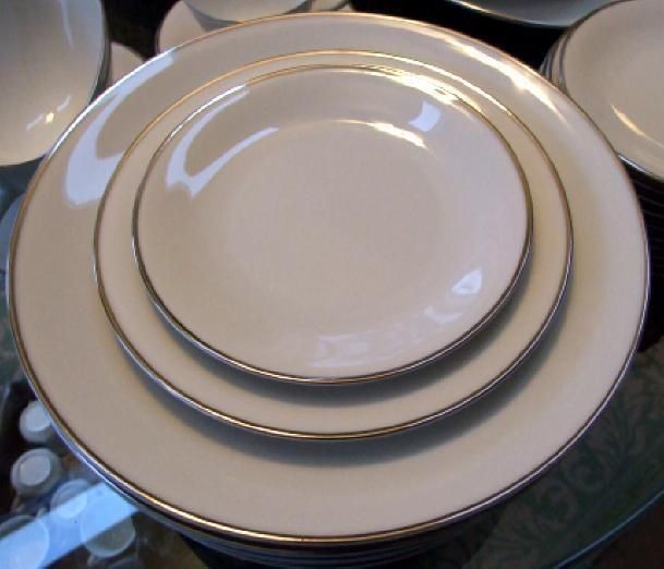 ANMUT by Heinrich Selb Bavaria 7.75 SALAD PLATE Platinum Trim MINT