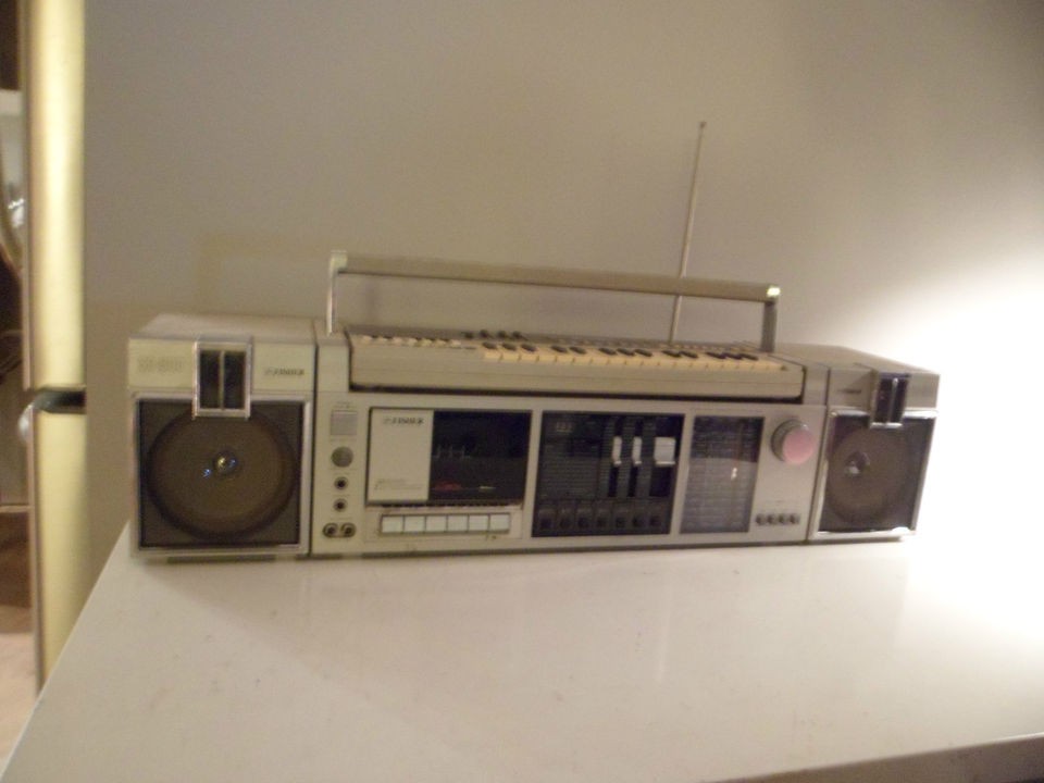 VERY RARE VINTAGE FISHER KEYBOARD BOOMBOX SC 300 CASSETTE AM FM GHETTO 