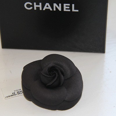 NIB Chanel Auth Camelia Flower black Brooch Pin 2.5 inch Ret $225++