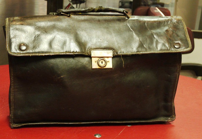 VERY NICE ANTIQUE SOFT MENS LEATHER BRIEF ATTACHE CASE, BAG FROM THE 