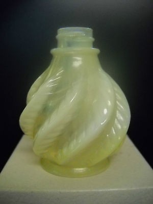 Opalescent Glass DeVilbiss Atomizer Base cir.1940 Plume Twist Pattern