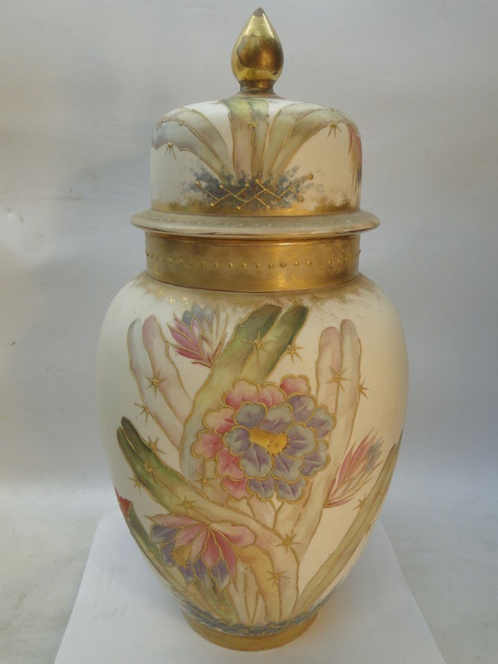 FINE ROYAL BONN SIGNED PORCELAIN VASE GINGER JAR LID HAND PAINTED 