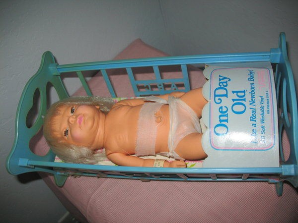 VINTAGE UNEEDA 1 DAY OLD WRINKLY NEW BORN VINYL DOLL WITH ORIGINAL 