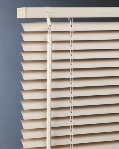 ivory pvc venetian blinds 10 widths and easy to trim