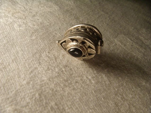 Antique Filigree Sterling Silver Onyx Snuff Pill Box