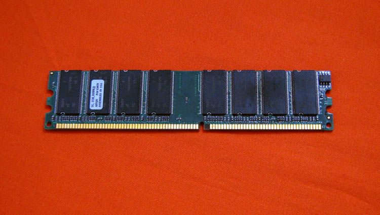 You are bidding on 1GB (Single Stick) PC3200 DDR400 PC3200U CL3 Non 