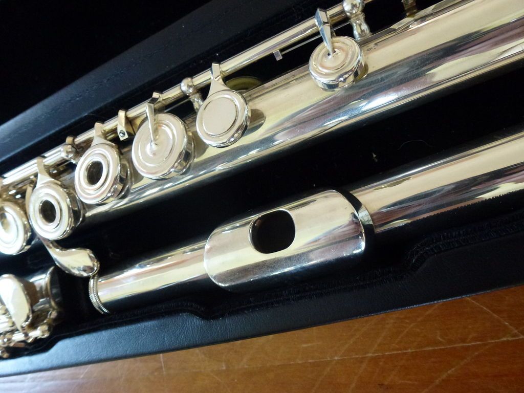   Sterling Silver Professional Flute 402RH open holes offset G B foot