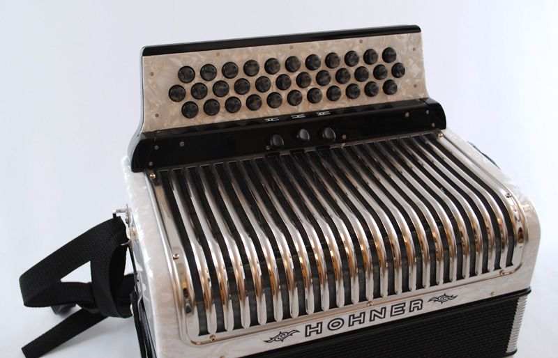   accordions give the artist the ability to use different tones with