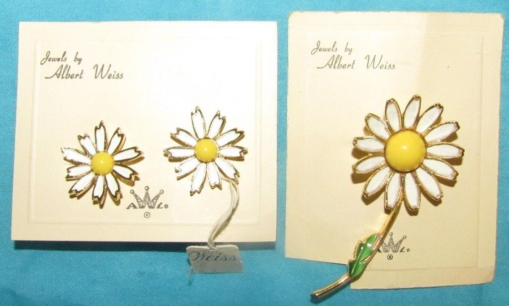 Albert Weiss Enamel Daisy Pin Earrings Set on Card