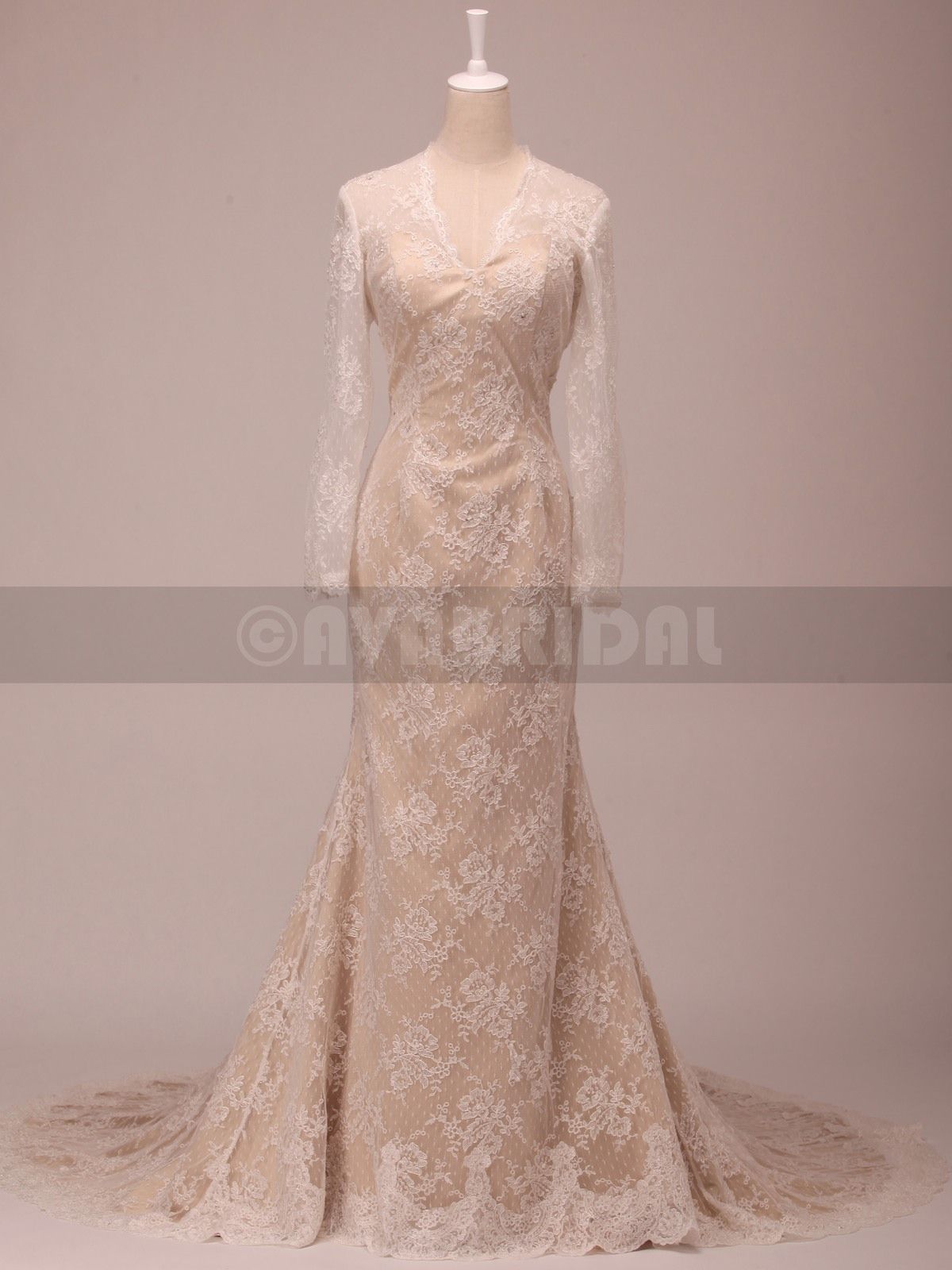 W784 Slim Aline Long Sleeved Vintage Look Lace Wedding Dress Size 14 