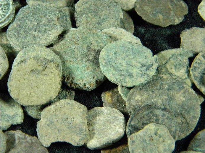 Lot of 100 uncleaned Anicent Roman coins chipped, broken low quality 