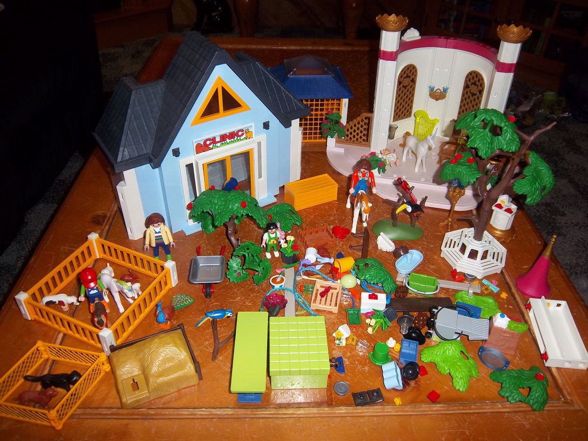   4343 Animal Clinic Veterinarian Playset Princess Castle Playset