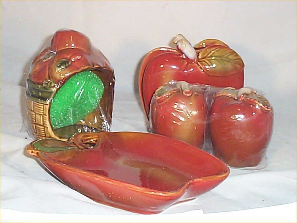 PC Apple Kitchen Set Salt and Pepper Shakers Spoon Rest Napkin 