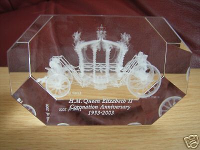 QUEEN ELIZABETH ROYAL CORONATION COACH PAPERWEIGHT CRYSTAL IMPRESSIONS 