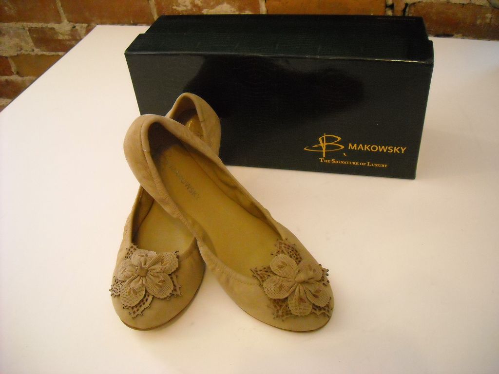 description b makowsky ballet flats this auction is a brand