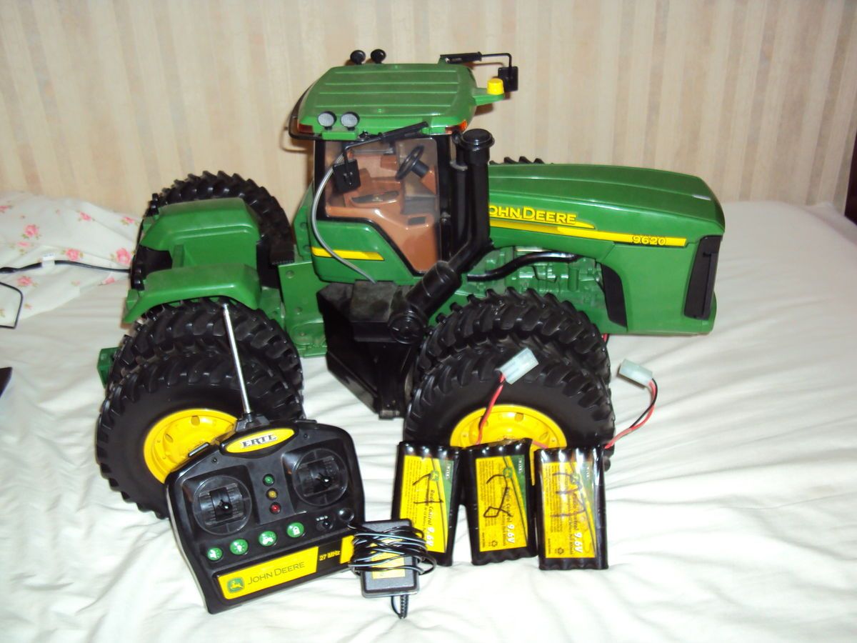 John Deere 24 Radio Controlled Tractor New Control Remote Radio 