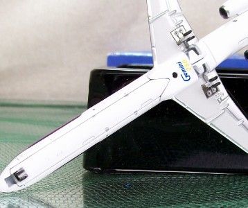   Diecast Airliner Air Cal MD82 w Retracktable Landing Gear Door