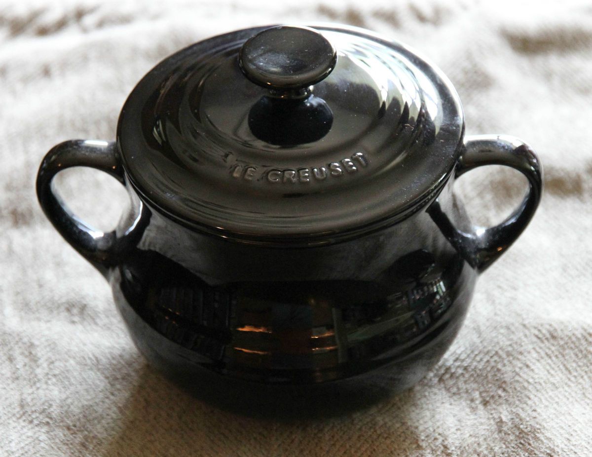 LE CREUSET BLACK SOUP BOWL / PETITE BEAN POT WITH LID 16 oz 