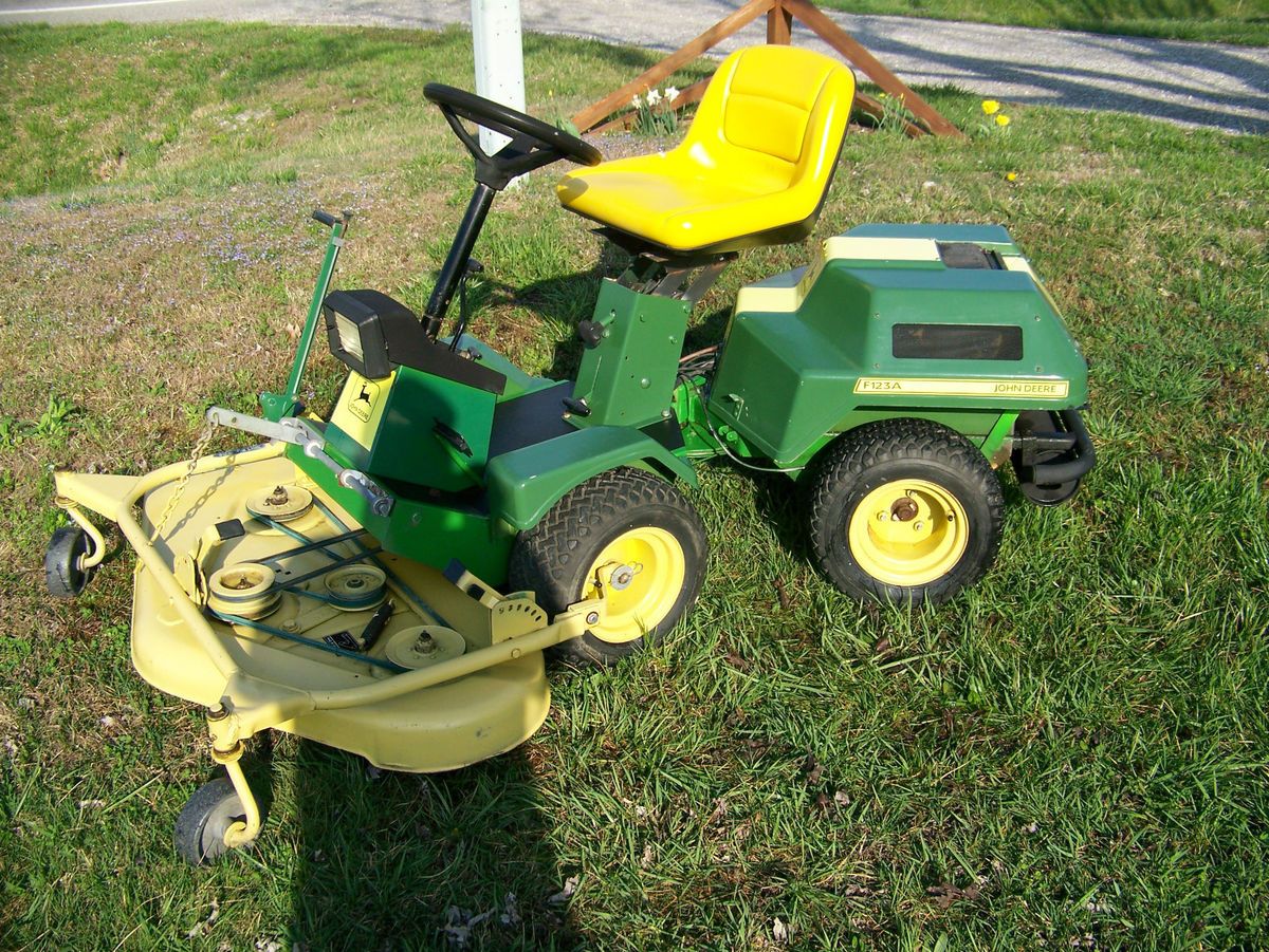 Bolens Near Zero Turn Articulated Riding Mower Sturdy and Well Built 