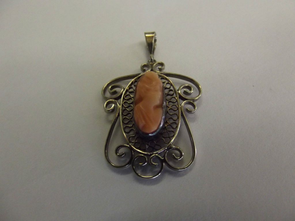 Vintage/Antique 14kt White Gold Coral Cameo Pendant  Filagree