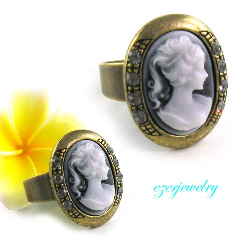 Antique Vtg Design Lady Cameo Ring Gray Rhinestone R9