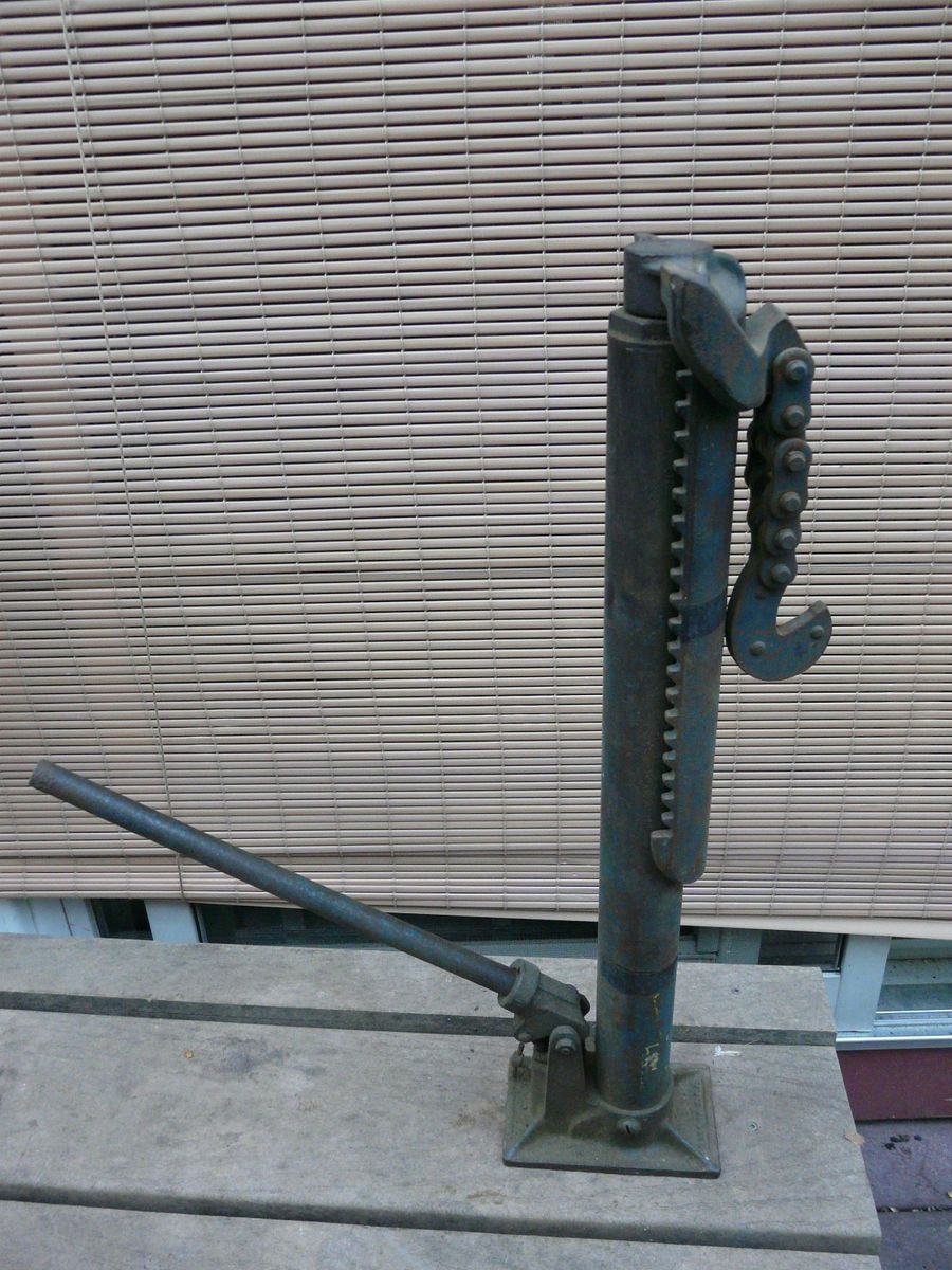 Good Working Vintage Hydraulic Bumper Jack INV816