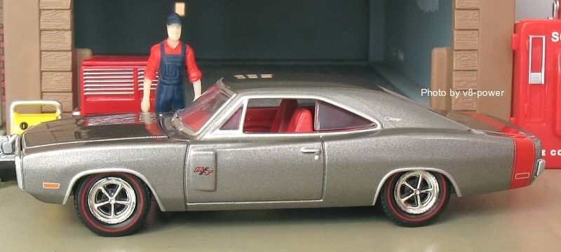 1970 Dodge Charger R T Opening Hood w 440 Magnum V8 True 1 64 Diecast 