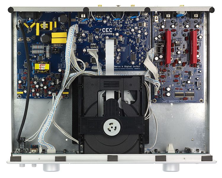 fully balanced design circuitry with a minimal length signal path.