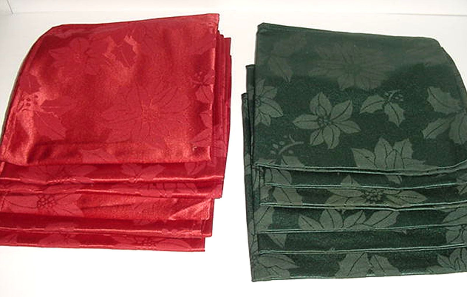 New Christmas Linen Set 18 Pieces 2 Tablecloths 4 Placemats 12 Napkins 