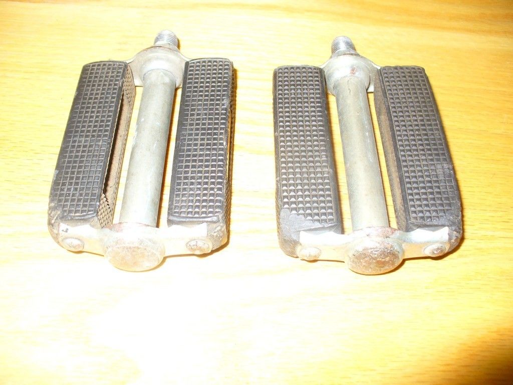 Vintage Schwinn Bicycle Pedals in Sporting Goods