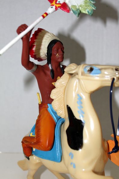 HARTLAND CHIEF THUNDERBIRD WAR PAINT INDIAN & SEMI REARING PINTO HORSE