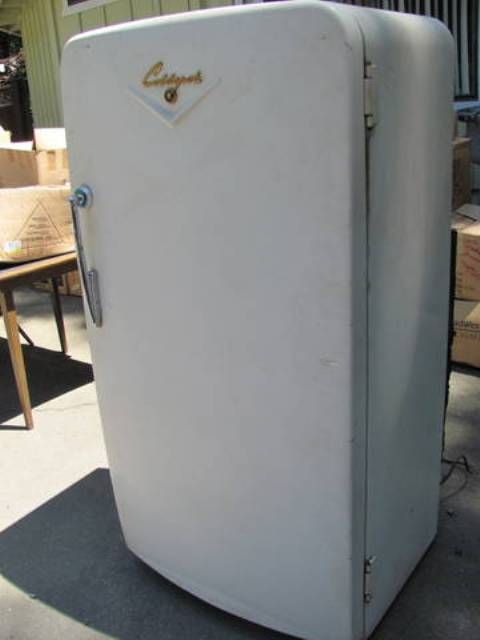 VINTAGE RETRO  COLDSPOT REFRIGERATOR ~ STILL RUNS