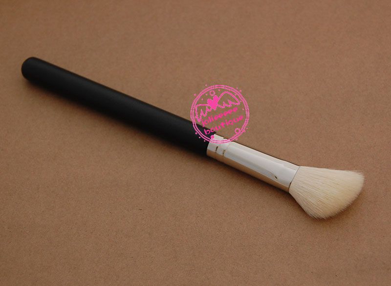 new large angled contour brush