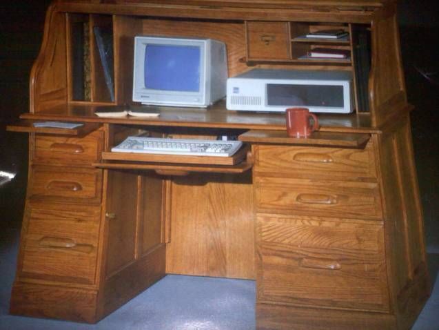 Oak Creek Computer Roll Top Desk $ Chair