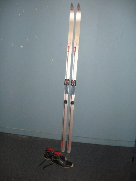 TRAK SPIRIT W 195CM CROSS COUNTRY SKIS W/ SALOMON BINDINGS &POLES Make