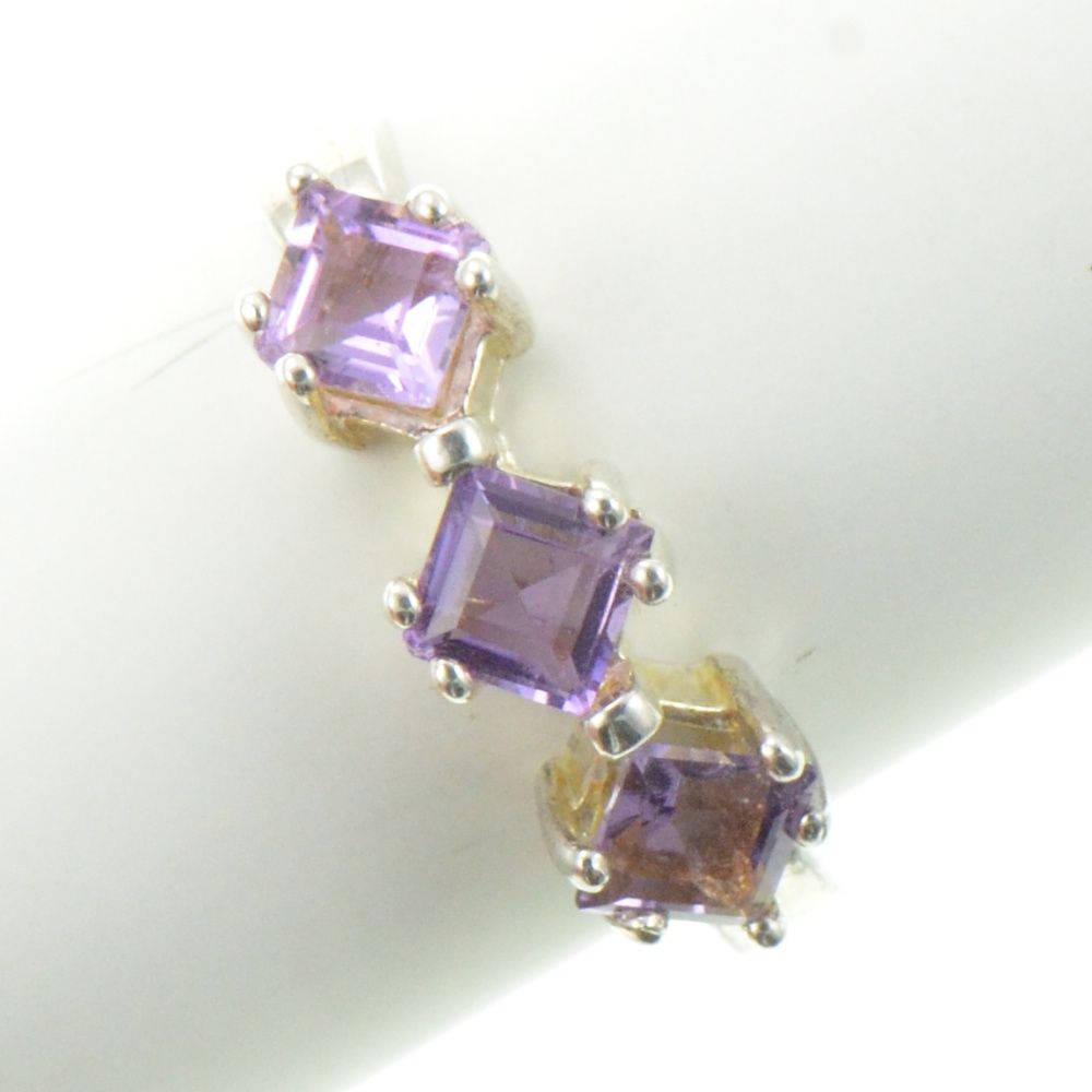 Sterling Silver   Princess Cut Amethyst Row   Ring (6.25) YC997