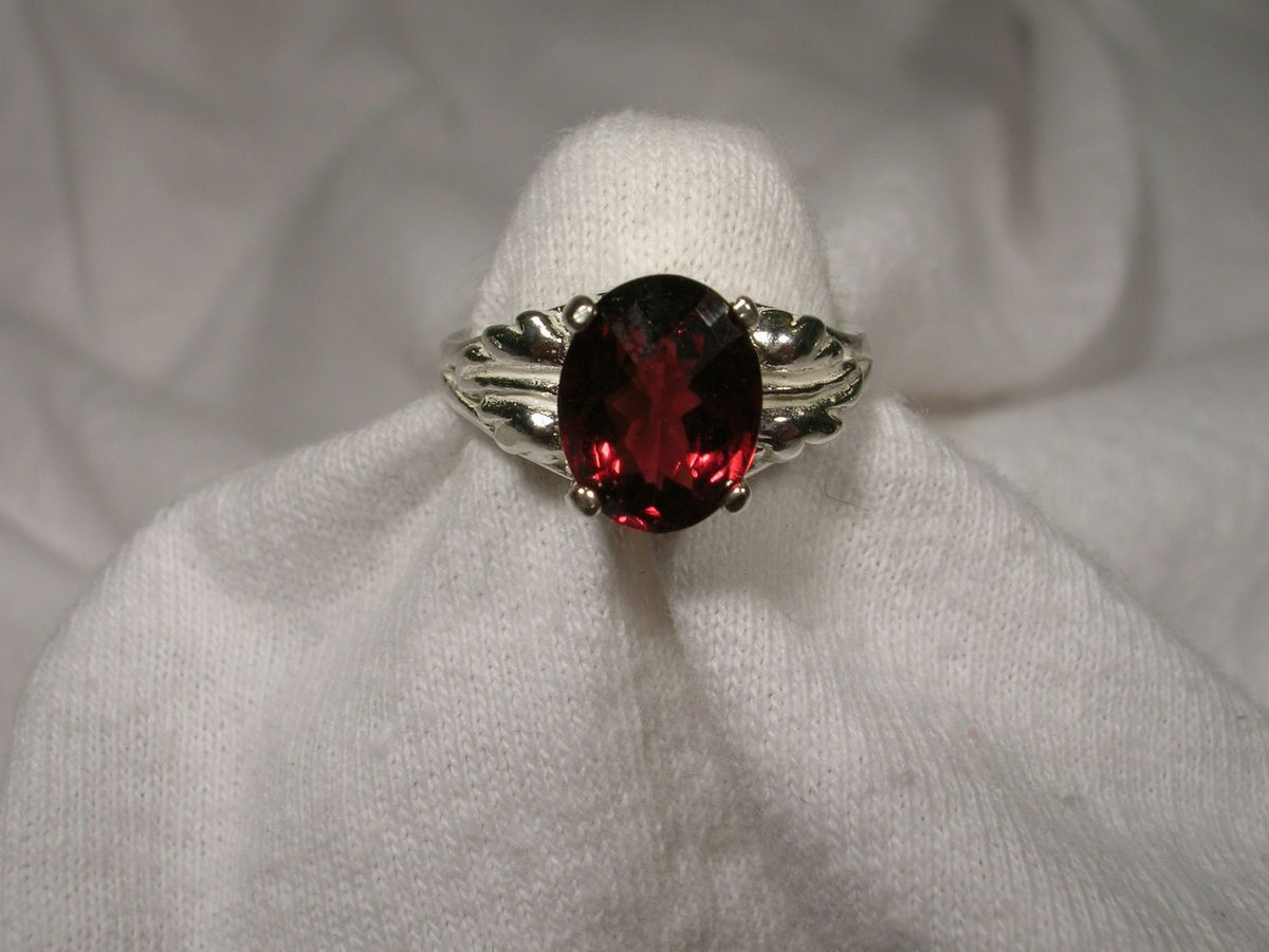 Ladies 9x7mm Garnet Ring Checkerboard Cut 925