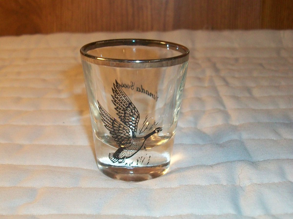 ESTATE FIND CANADIAN GOOSE WILDLIFE SHOT GLASS